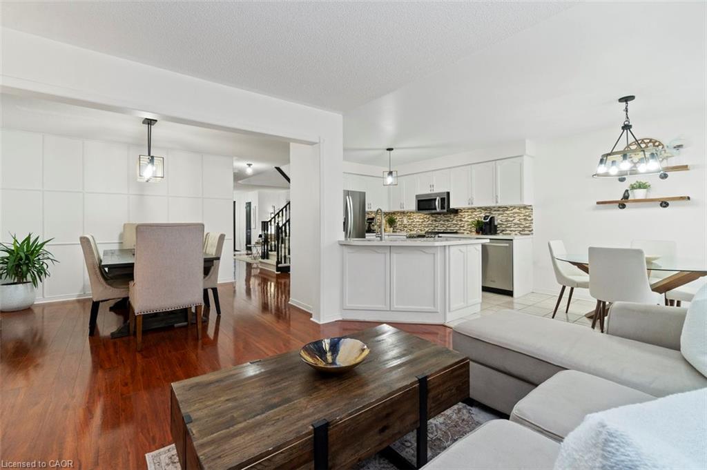 11 Redfinch Way, Brampton, ON - Indoor Photo Showing Living Room