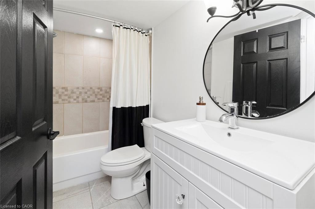 11 Redfinch Way, Brampton, ON - Indoor Photo Showing Bathroom