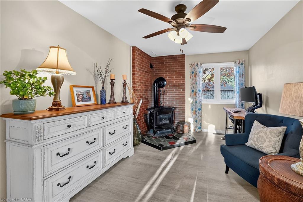 152 Ridge Road W, Grimsby, ON - Indoor With Fireplace