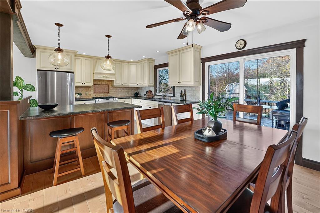 152 Ridge Road W, Grimsby, ON - Indoor Photo Showing Dining Room