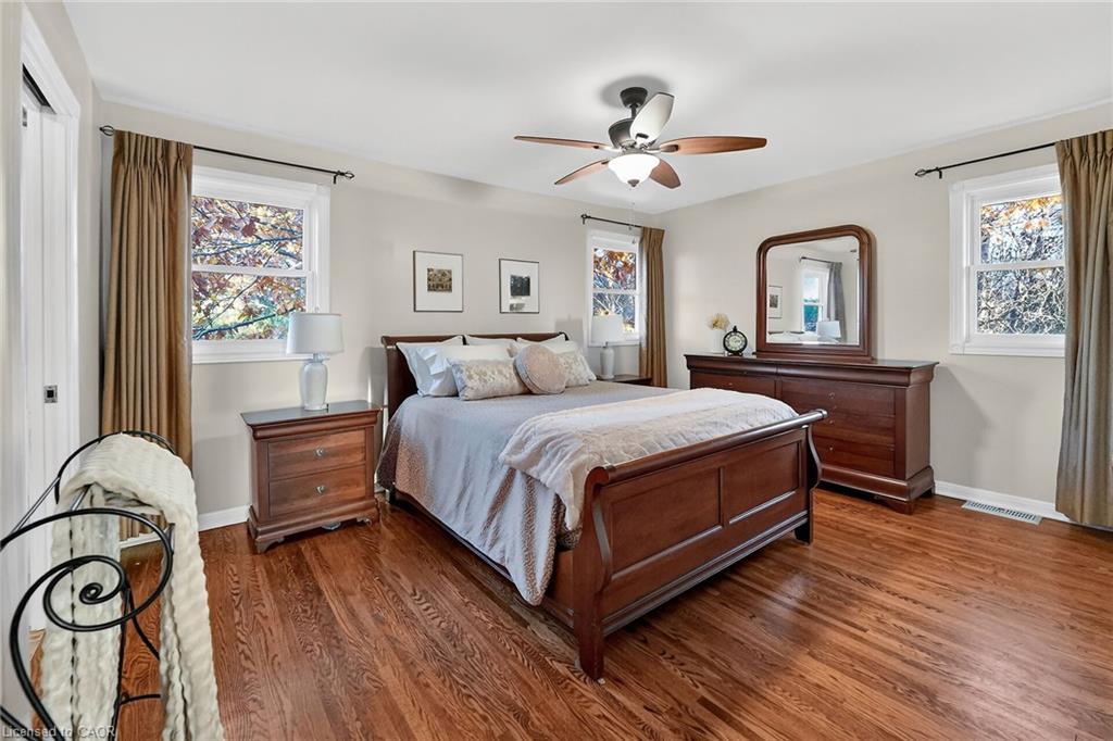 152 Ridge Road W, Grimsby, ON - Indoor Photo Showing Bedroom