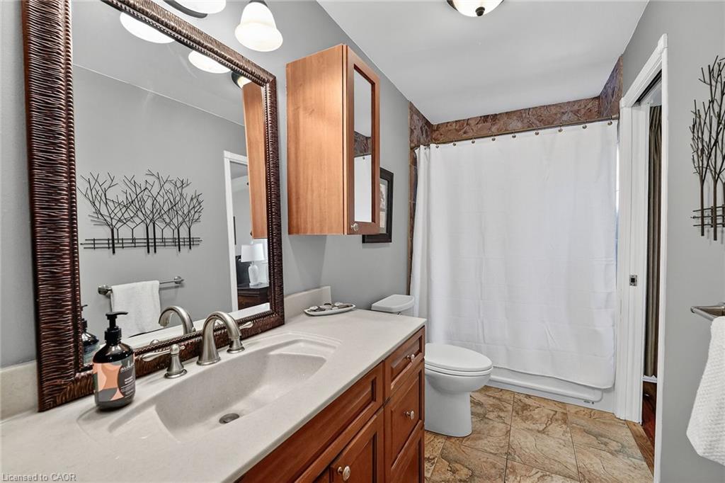 152 Ridge Road W, Grimsby, ON - Indoor Photo Showing Bathroom