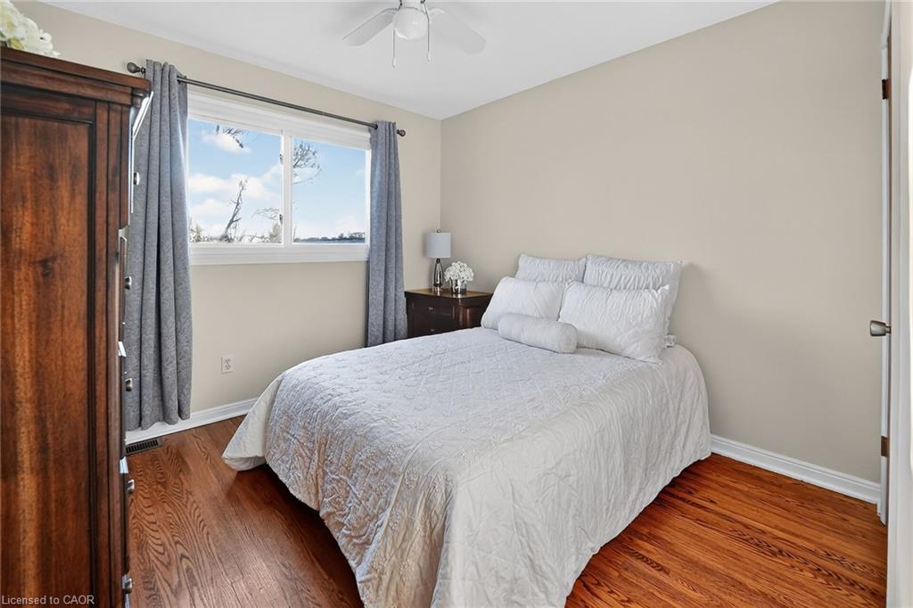 152 Ridge Road W, Grimsby, ON - Indoor Photo Showing Bedroom