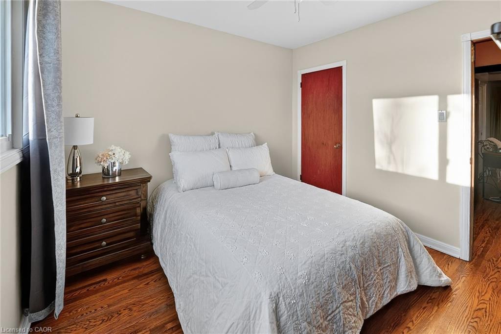 152 Ridge Road W, Grimsby, ON - Indoor Photo Showing Bedroom