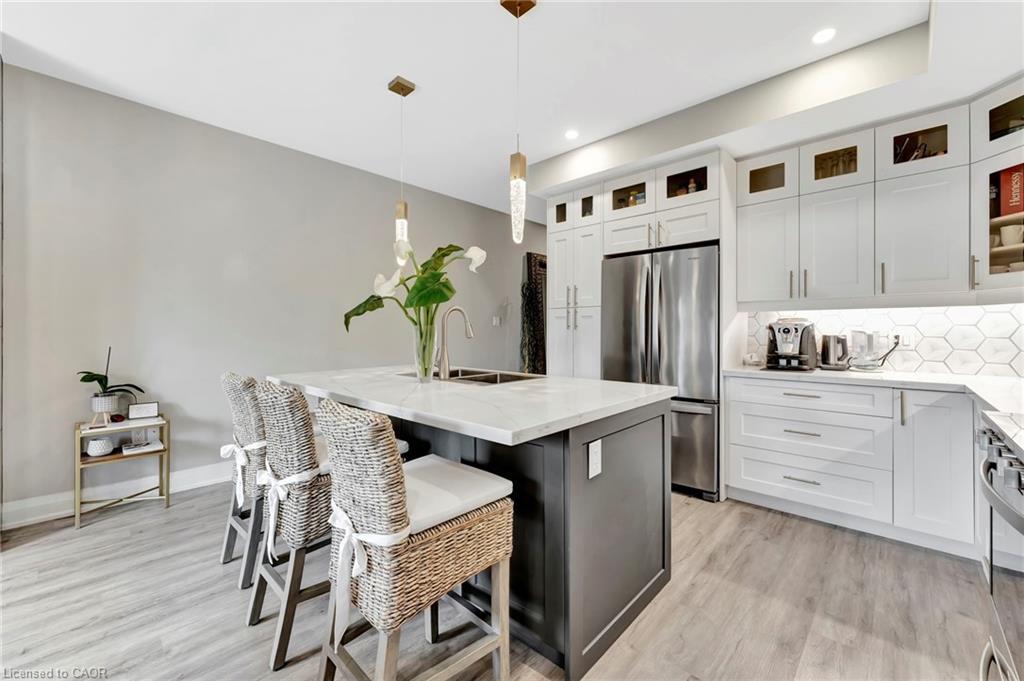 74 Melbourne Street, Hamilton, ON - Indoor Photo Showing Kitchen With Stainless Steel Kitchen With Upgraded Kitchen