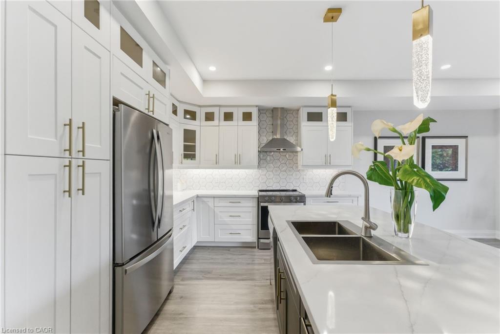 74 Melbourne Street, Hamilton, ON - Indoor Photo Showing Kitchen With Stainless Steel Kitchen With Double Sink With Upgraded Kitchen