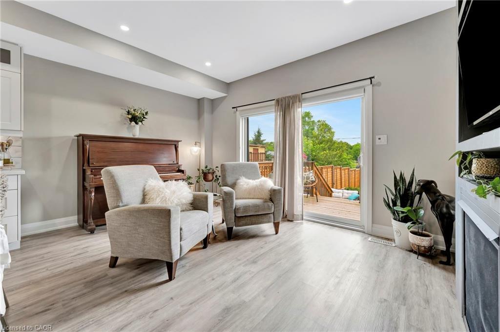 74 Melbourne Street, Hamilton, ON - Indoor Photo Showing Living Room