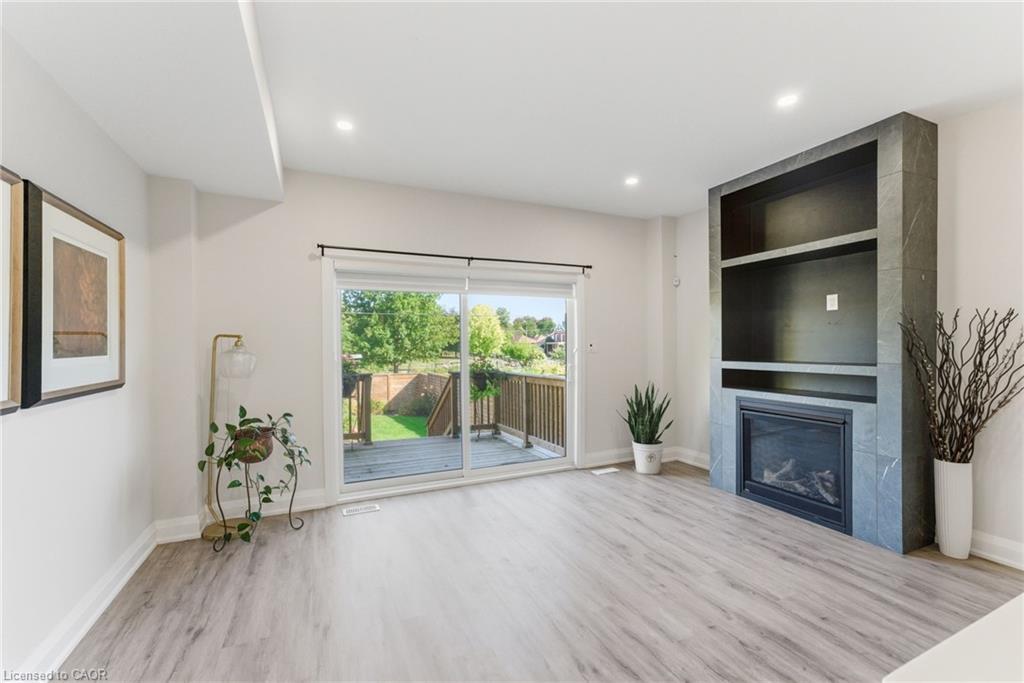 74 Melbourne Street, Hamilton, ON - Indoor Photo Showing Living Room With Fireplace