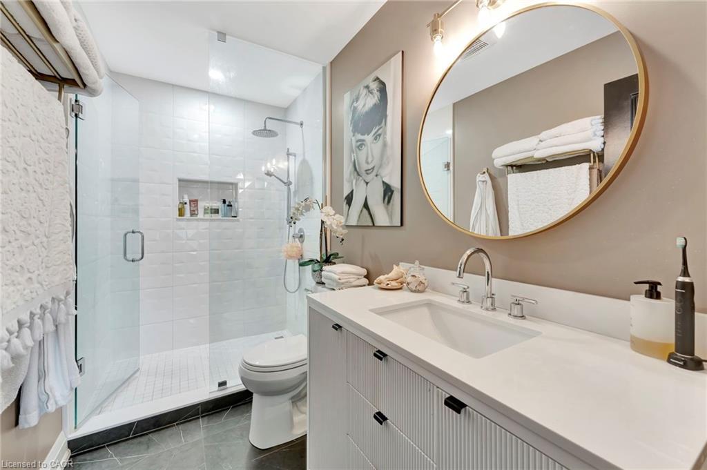 74 Melbourne Street, Hamilton, ON - Indoor Photo Showing Bathroom