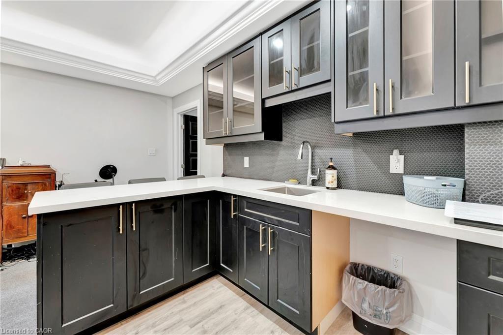 74 Melbourne Street, Hamilton, ON - Indoor Photo Showing Kitchen