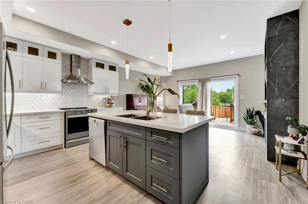 74 Melbourne Street, Hamilton, ON - Indoor Photo Showing Kitchen With Double Sink With Upgraded Kitchen