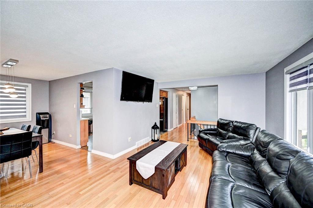 288 Salisbury Avenue, Cambridge, ON - Indoor Photo Showing Living Room