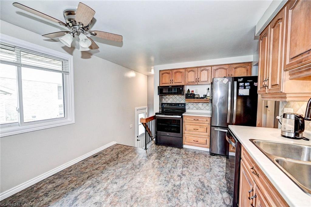 288 Salisbury Avenue, Cambridge, ON - Indoor Photo Showing Kitchen With Double Sink
