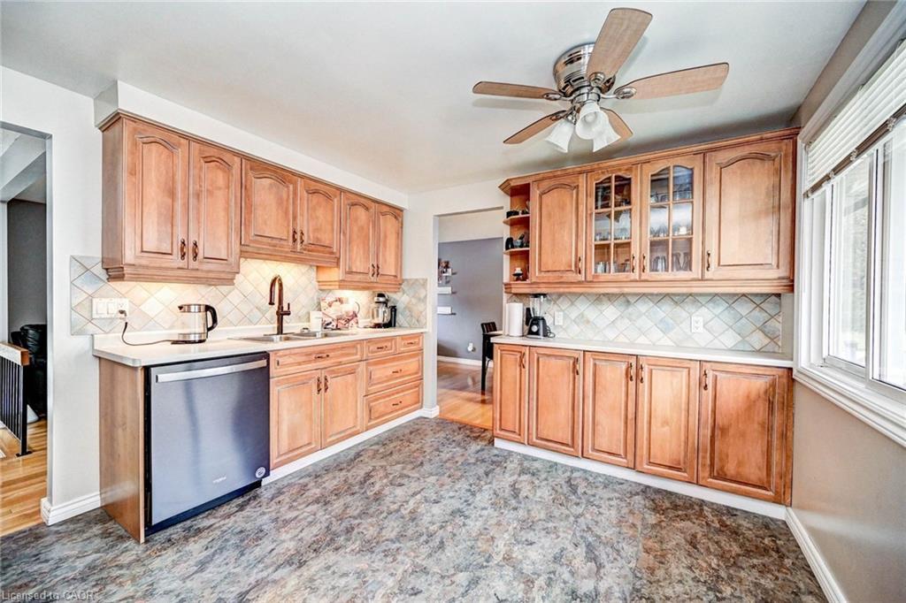 288 Salisbury Avenue, Cambridge, ON - Indoor Photo Showing Kitchen With Double Sink