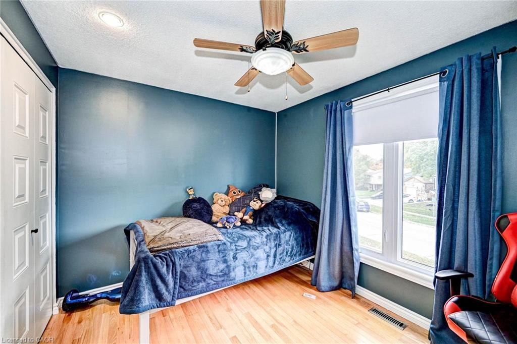 288 Salisbury Avenue, Cambridge, ON - Indoor Photo Showing Bedroom