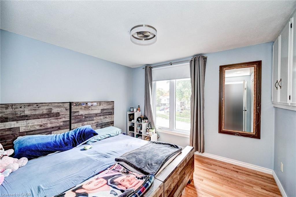 288 Salisbury Avenue, Cambridge, ON - Indoor Photo Showing Bedroom