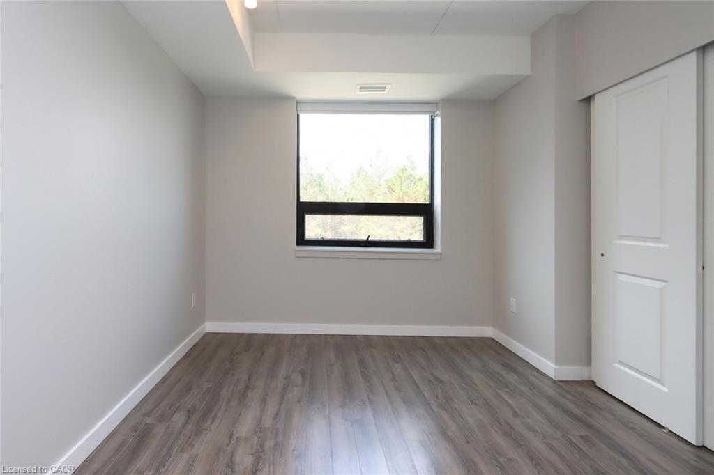 216-1291 Gordon Street, Guelph, ON - Indoor Photo Showing Other Room