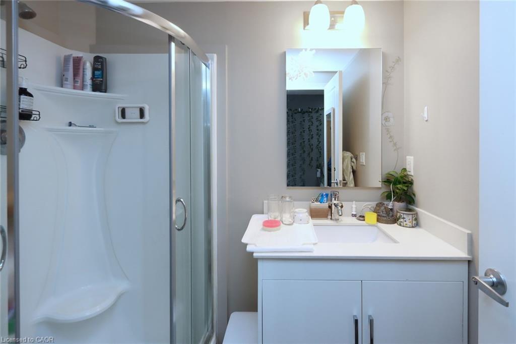 216-1291 Gordon Street, Guelph, ON - Indoor Photo Showing Bathroom