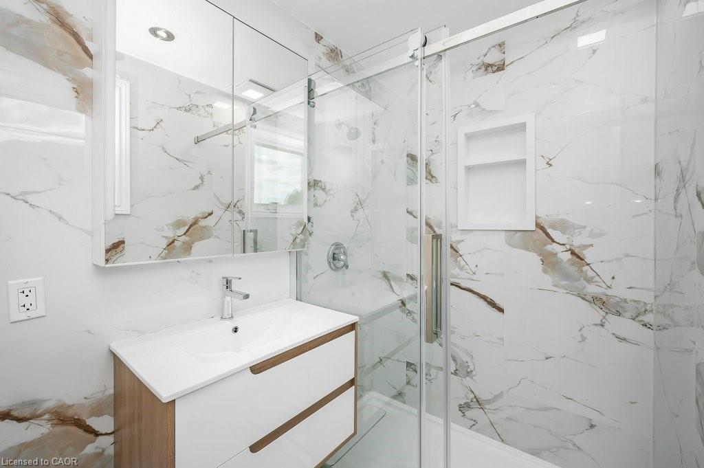 2523 Waterford Street, Oakville, ON - Indoor Photo Showing Bathroom