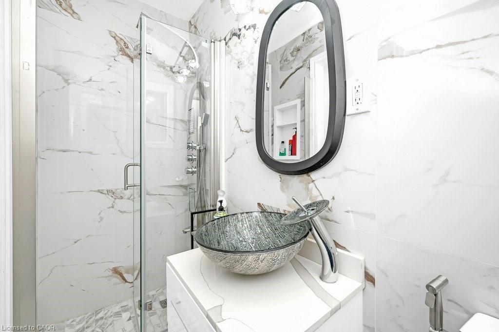 2523 Waterford Street, Oakville, ON - Indoor Photo Showing Bathroom