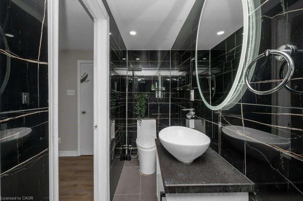 2523 Waterford Street, Oakville, ON - Indoor Photo Showing Bathroom