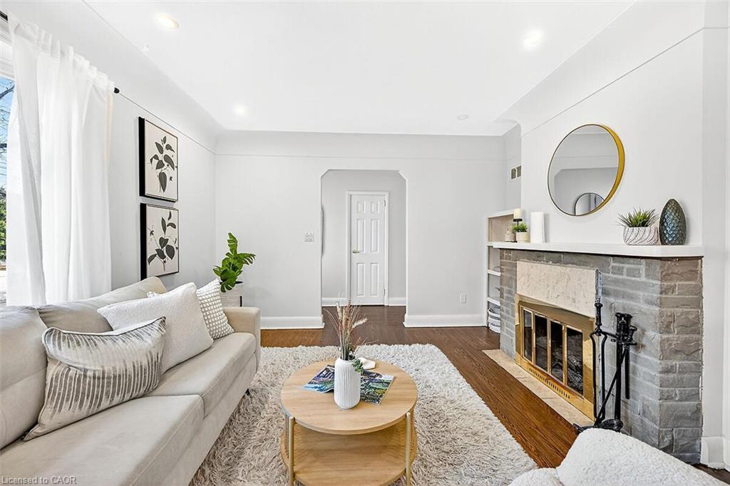 610 Guelph Line, Burlington, ON - Indoor Photo Showing Living Room With Fireplace
