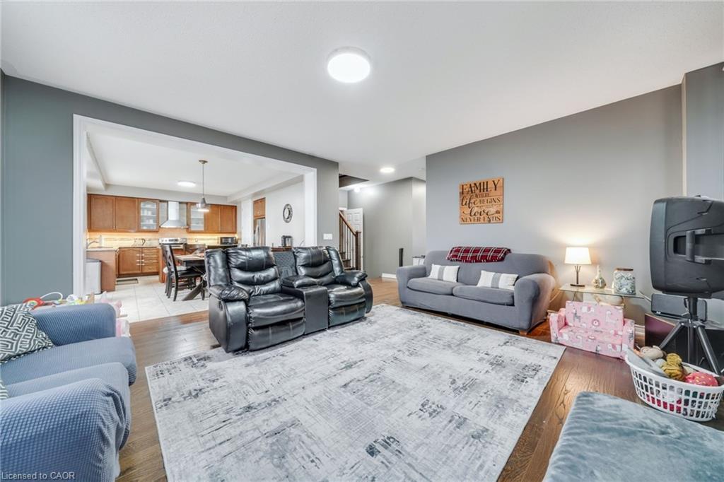 2 Kennedy Boulevard, Alliston, ON - Indoor Photo Showing Living Room