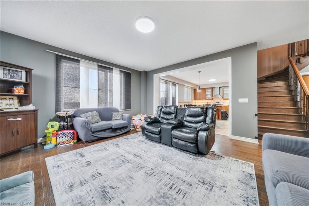 2 Kennedy Boulevard, Alliston, ON - Indoor Photo Showing Living Room