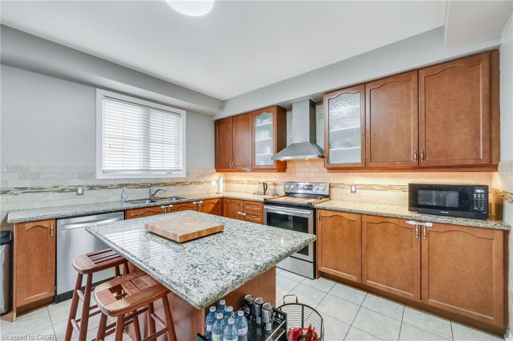 2 Kennedy Boulevard, Alliston, ON - Indoor Photo Showing Kitchen