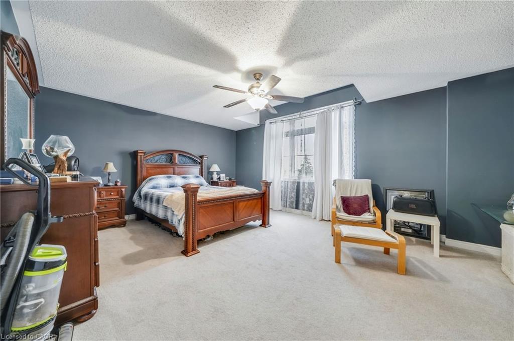 2 Kennedy Boulevard, Alliston, ON - Indoor Photo Showing Bedroom