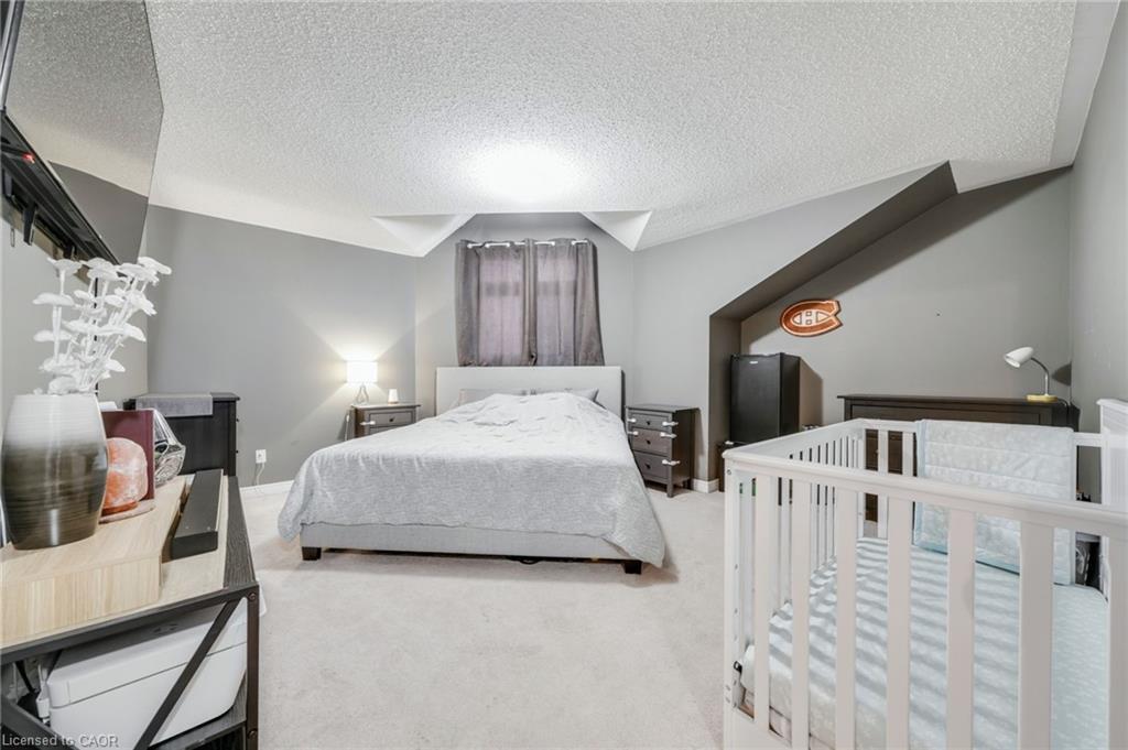 2 Kennedy Boulevard, Alliston, ON - Indoor Photo Showing Bedroom