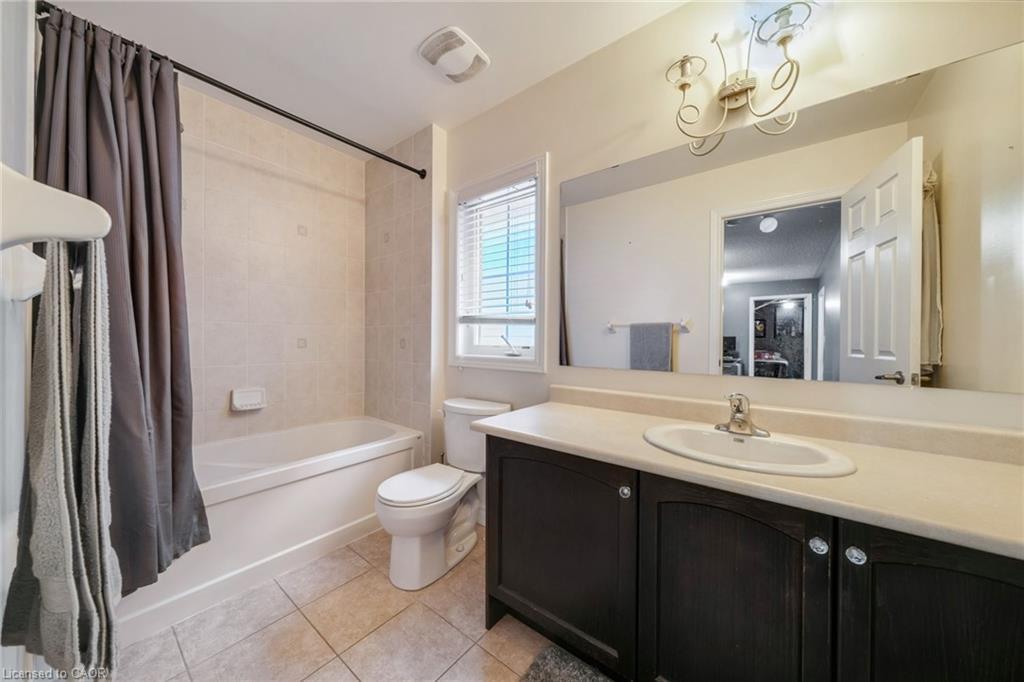 2 Kennedy Boulevard, Alliston, ON - Indoor Photo Showing Bathroom