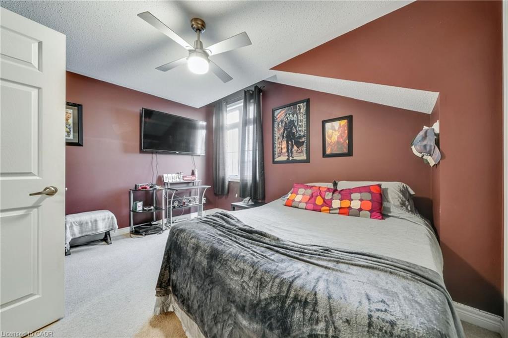 2 Kennedy Boulevard, Alliston, ON - Indoor Photo Showing Bedroom
