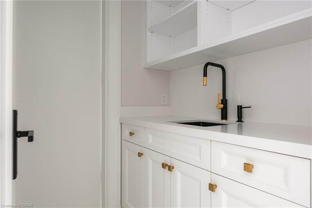 481 Chartwell Road, Oakville, ON - Indoor