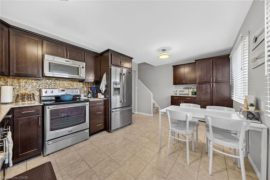 64-145 Rice Avenue, Hamilton, ON - Indoor Photo Showing Kitchen