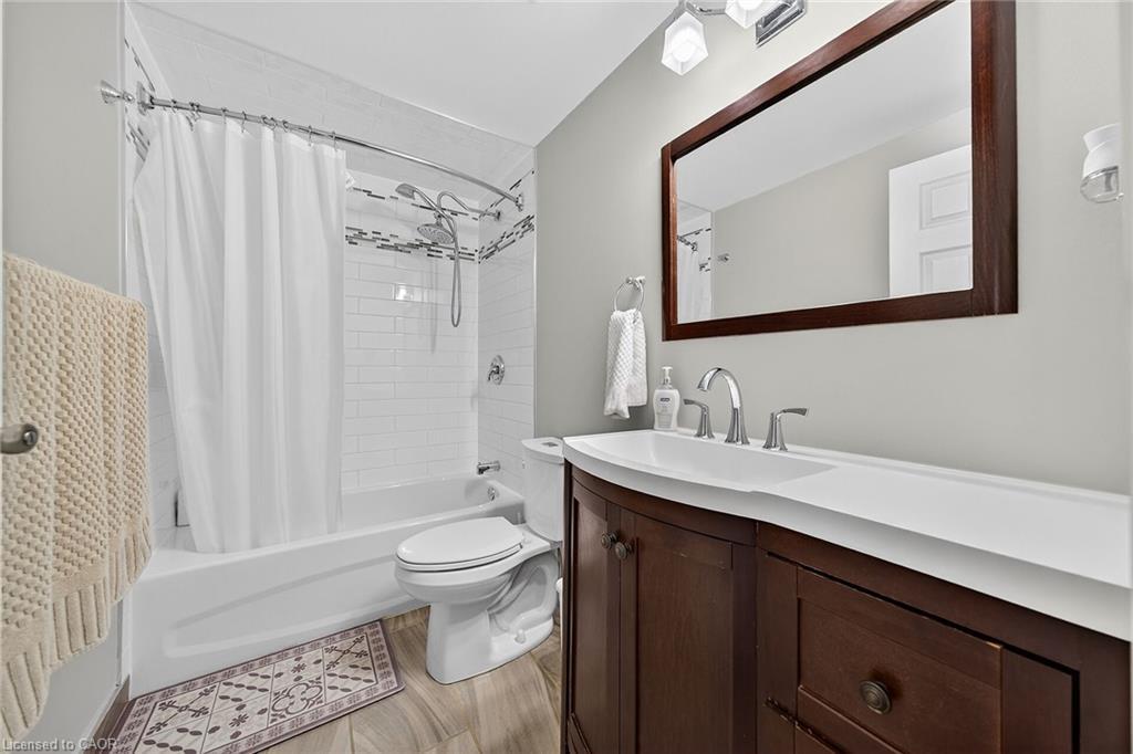64-145 Rice Avenue, Hamilton, ON - Indoor Photo Showing Bathroom
