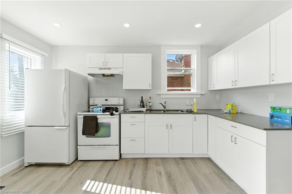 74 East 14Th Street, Hamilton, ON - Indoor Photo Showing Kitchen With Double Sink