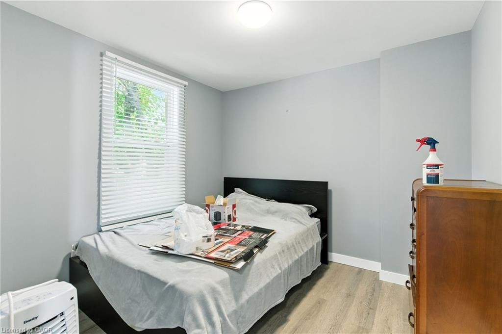 74 East 14Th Street, Hamilton, ON - Indoor Photo Showing Bedroom