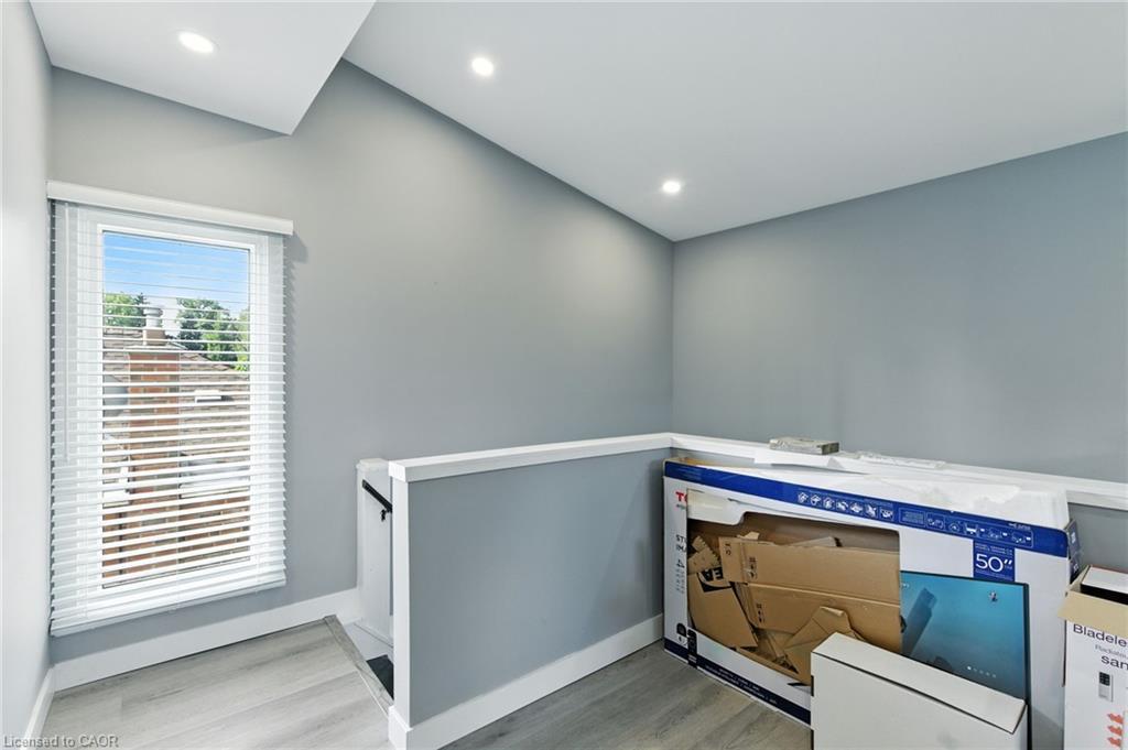 74 East 14Th Street, Hamilton, ON - Indoor Photo Showing Other Room
