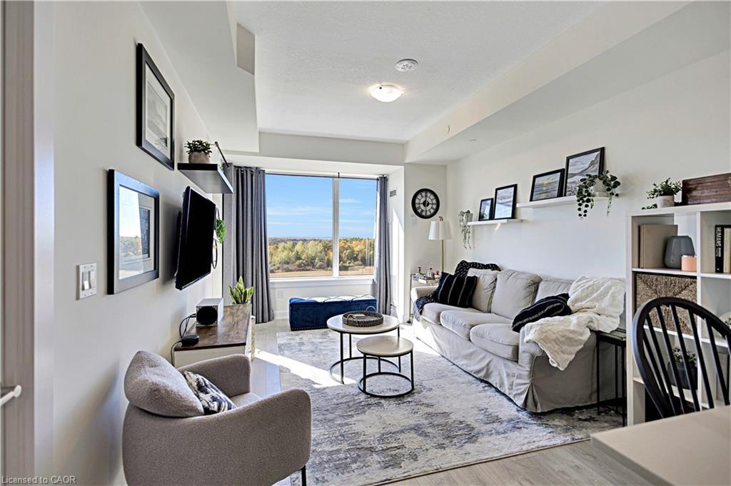721-3200 William Coltson Avenue, Oakville, ON - Indoor Photo Showing Living Room
