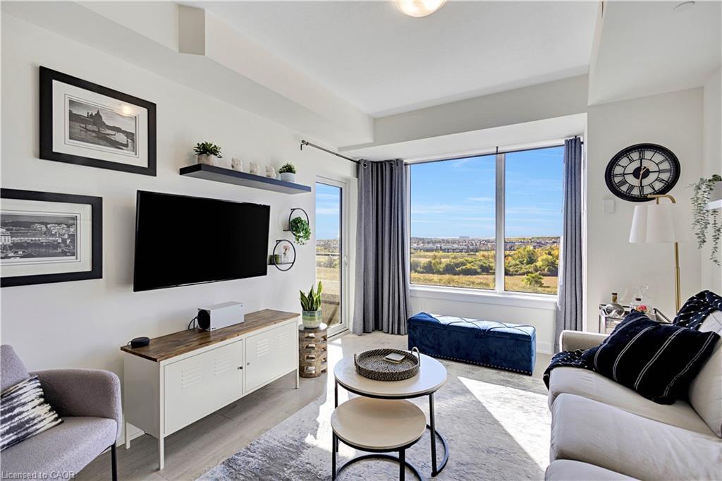 721-3200 William Coltson Avenue, Oakville, ON - Indoor Photo Showing Living Room