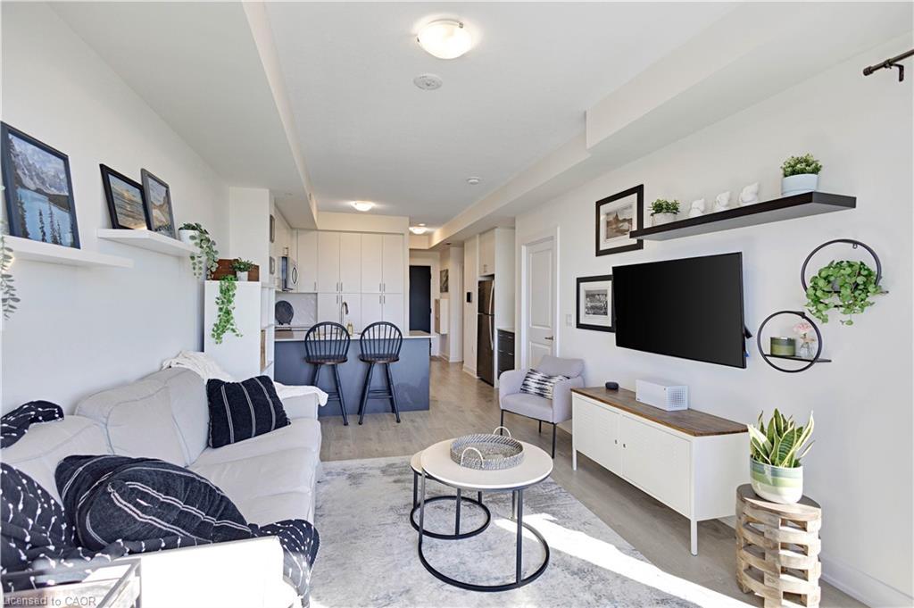 721-3200 William Coltson Avenue, Oakville, ON - Indoor Photo Showing Living Room