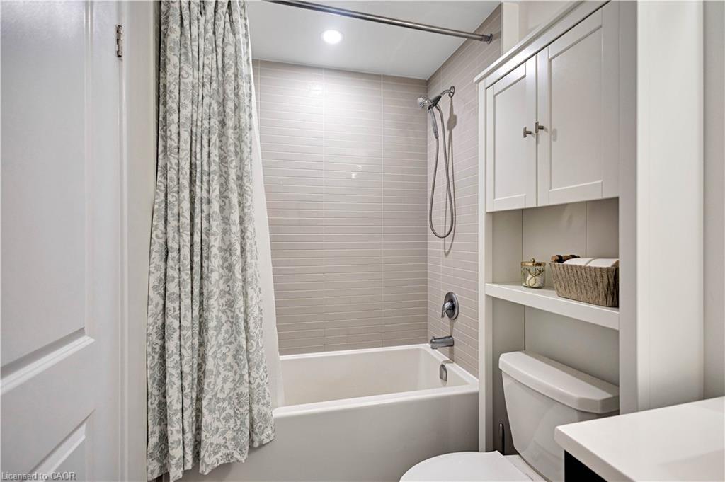 721-3200 William Coltson Avenue, Oakville, ON - Indoor Photo Showing Bathroom
