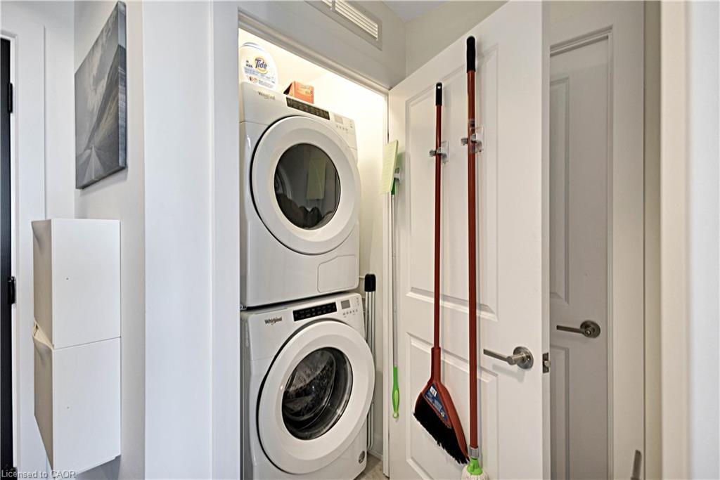721-3200 William Coltson Avenue, Oakville, ON - Indoor Photo Showing Laundry Room