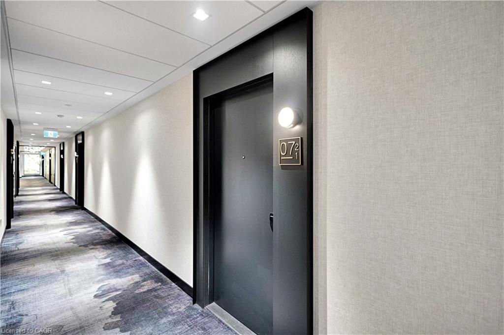 721-3200 William Coltson Avenue, Oakville, ON - Indoor Photo Showing Other Room