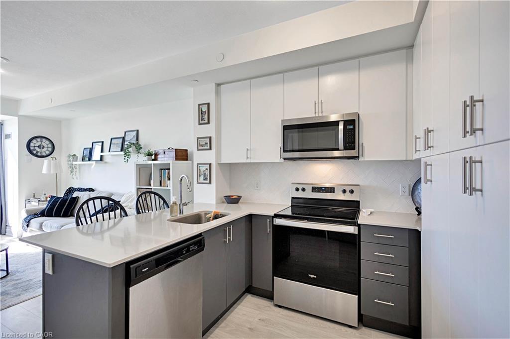721-3200 William Coltson Avenue, Oakville, ON - Indoor Photo Showing Kitchen