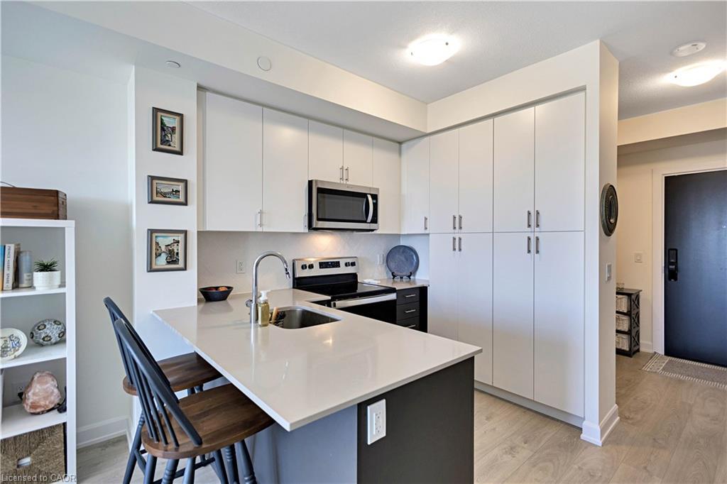 721-3200 William Coltson Avenue, Oakville, ON - Indoor Photo Showing Kitchen
