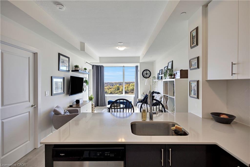 721-3200 William Coltson Avenue, Oakville, ON - Indoor Photo Showing Kitchen