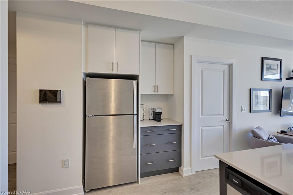 721-3200 William Coltson Avenue, Oakville, ON - Indoor Photo Showing Kitchen