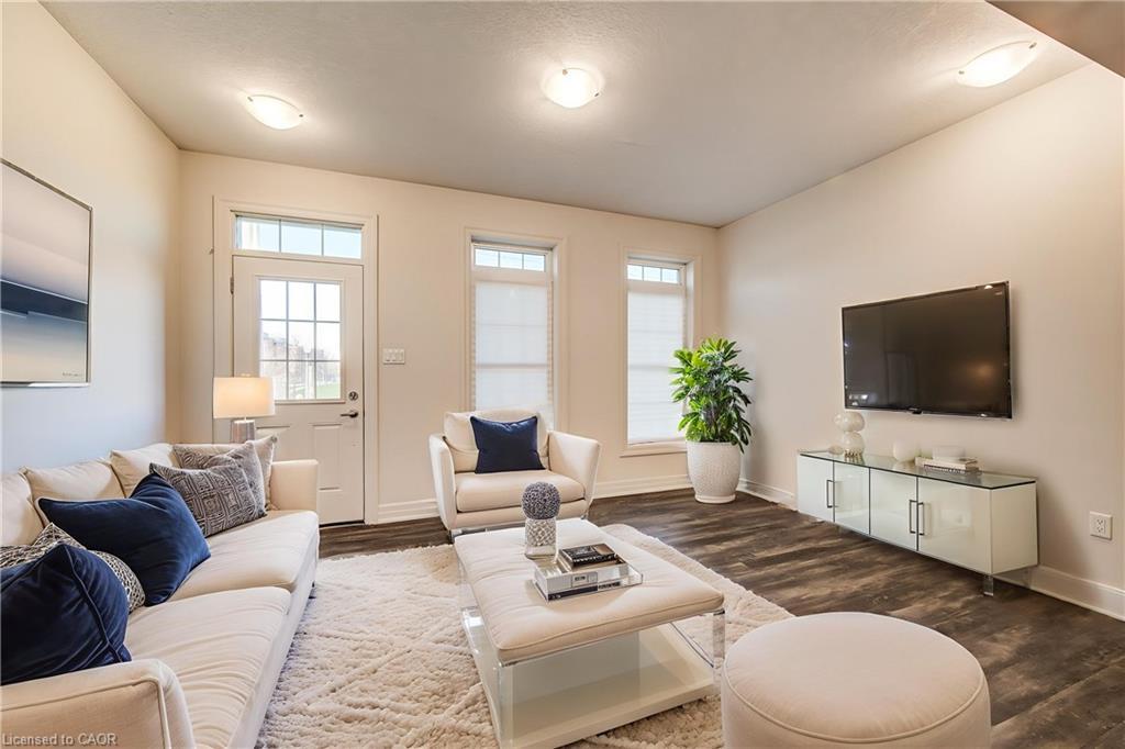5-275 Max Becker Drive, Kitchener, ON - Indoor Photo Showing Living Room
